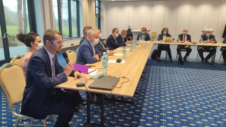 Powrót do nauki zdalnej w szkołach może nastąpić znacznie szybciej. Posłuchajcie co mówi Paweł Chodyniak dyrektor Powiatowego Centrum Zdrowia w Malborku.