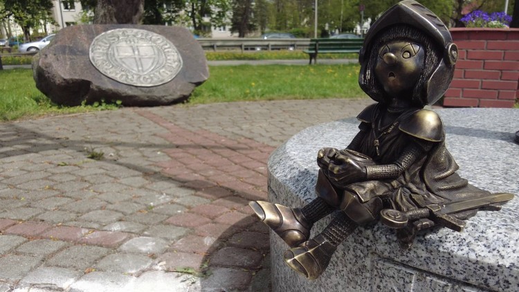 Nowy Marianek na Skwerze Miast Partnerskich w Malborku. Zobacz wideo.