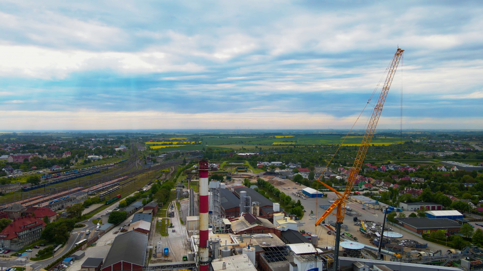 Malbork. Gigantyczny dźwig w centrum miasta. 60-milionowa inwestycja w cukrowni.