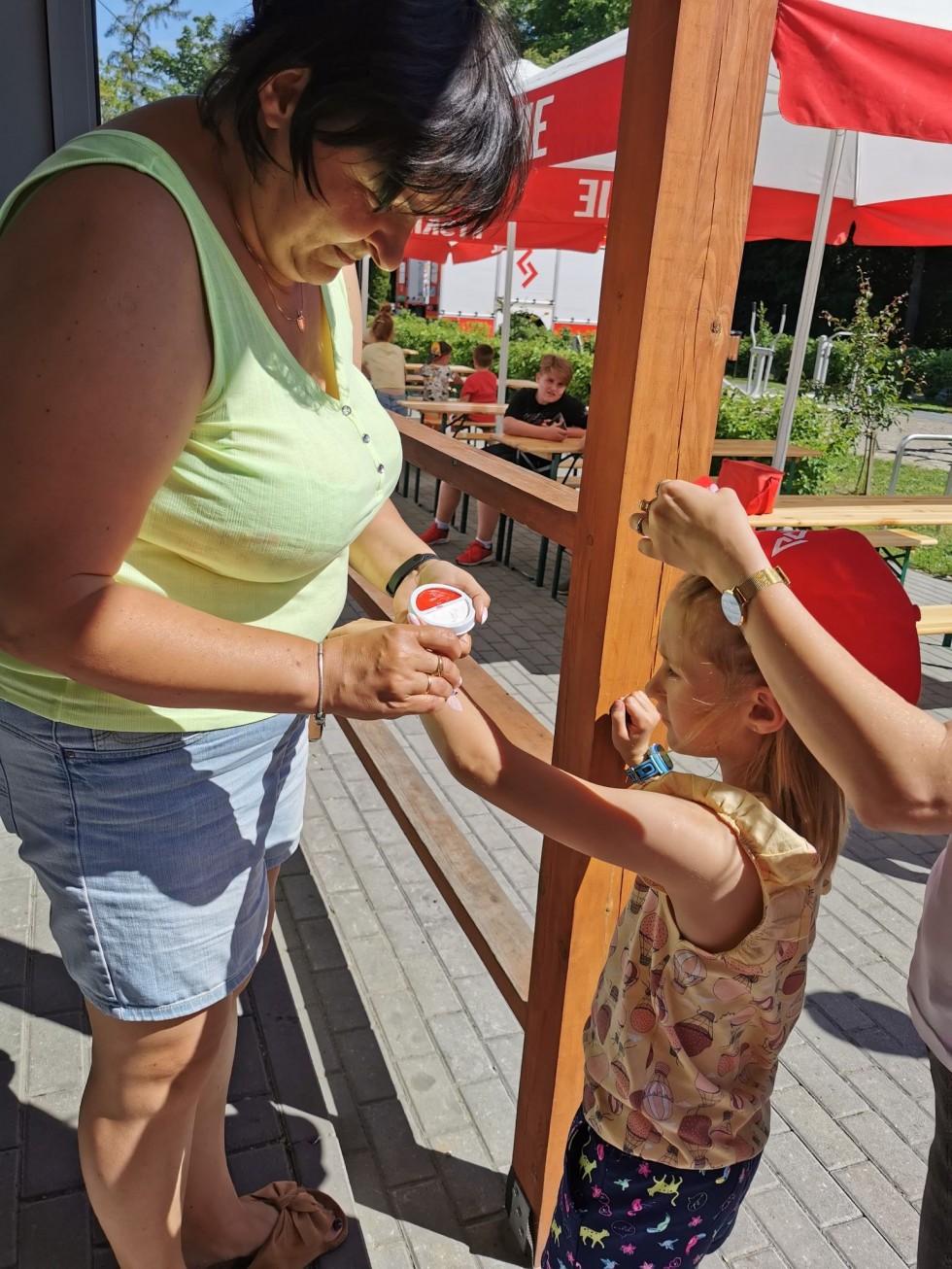 Miłoradz. Piknik kibica – mieszkańcy wspólnie przygotowywali się do meczu Polska-Słowacja.