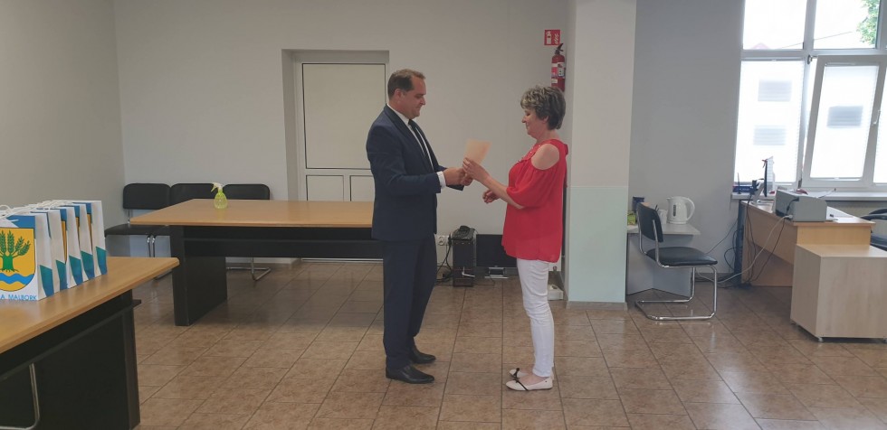 Gmina Malbork. Wręczono stypendia dla najlepszych uczniów.