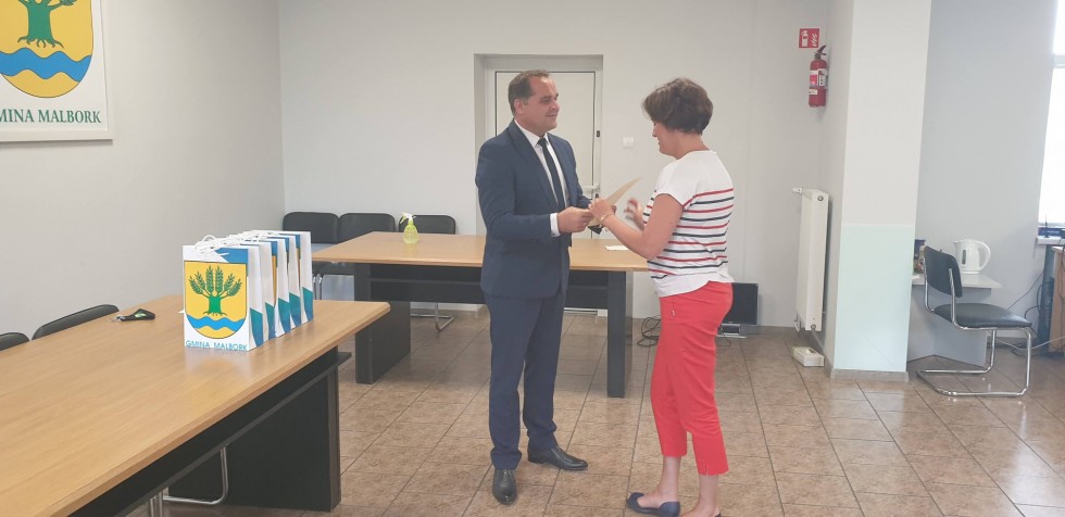 Gmina Malbork. Wręczono stypendia dla najlepszych uczniów.