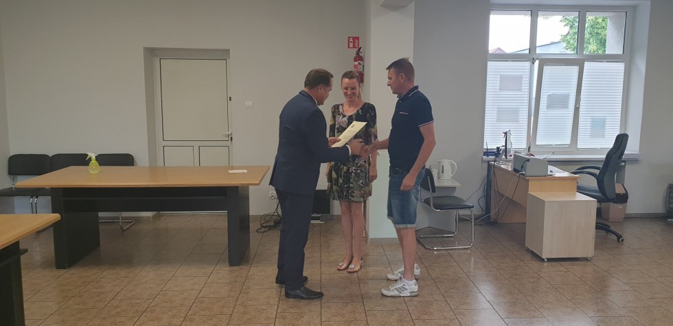Gmina Malbork. Wręczono stypendia dla najlepszych uczniów.