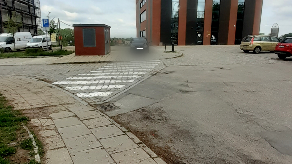 Mistrz (nie tylko) parkowania na Starym Mieście w Malborku.  Czy ktoś w tym mieście może wreszcie uporządkować tę sytuację – pyta mieszkaniec.
