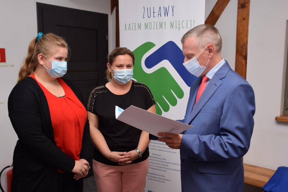 Nowy Dwór Gdański. Najlepsi uczniowie podstawówek otrzymali stypendia naukowe.