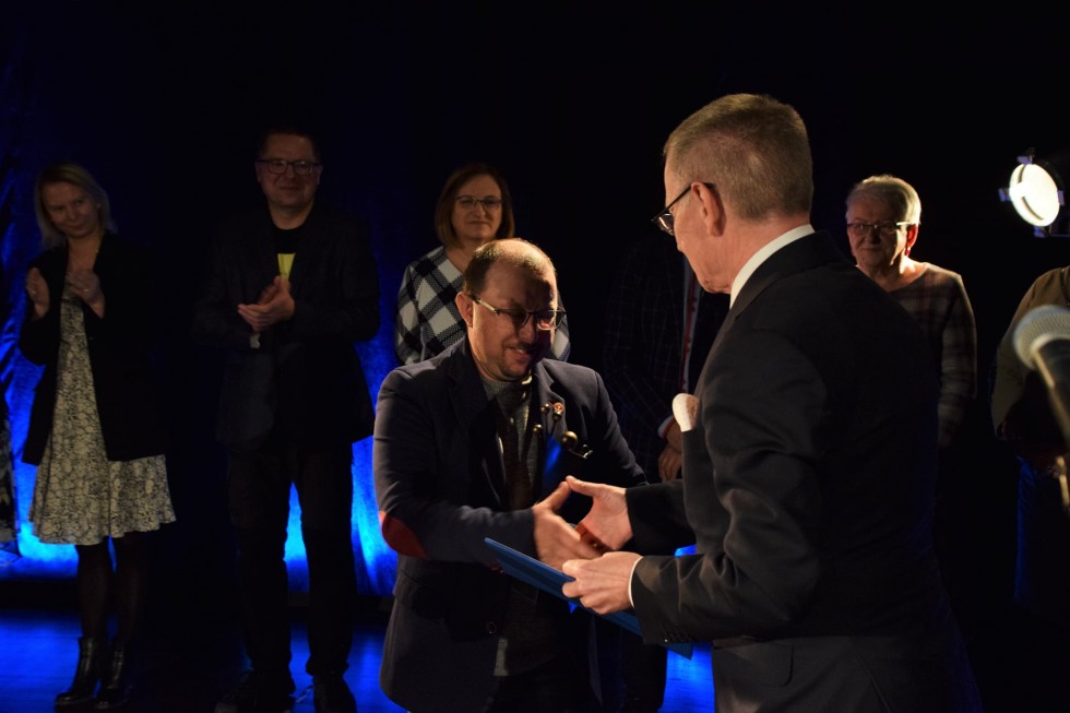 Nowy Dwór Gdański. Nagrody Burmistrza wręczone. Wśród laureatów śp. dr Stanisław Kusiak.