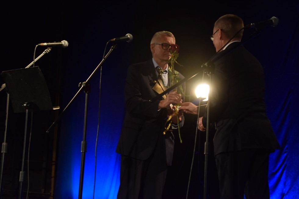 Nowy Dwór Gdański. Nagrody Burmistrza wręczone. Wśród laureatów śp. dr Stanisław Kusiak.