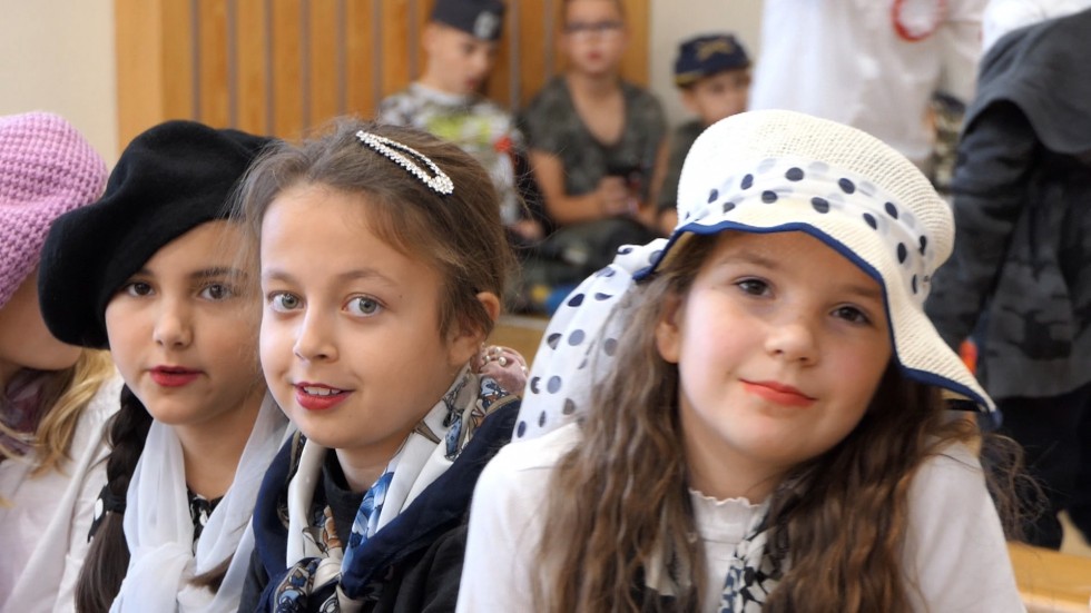 Rozkwitały pąki białych róż... - recital patriotyczny w SP w Nowej Wsi Malborskiej.