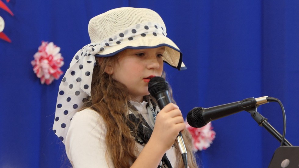 Rozkwitały pąki białych róż... - recital patriotyczny w SP w Nowej Wsi Malborskiej.