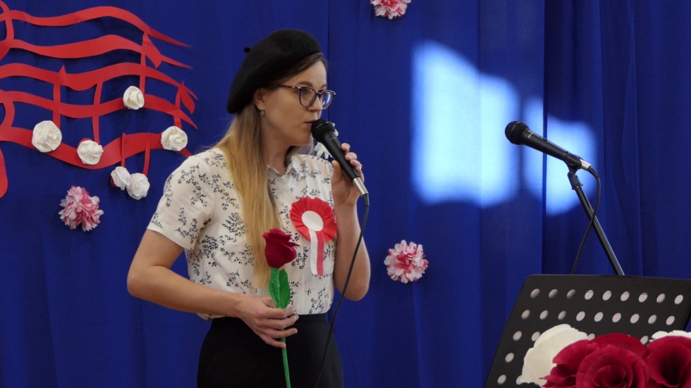 Rozkwitały pąki białych róż... - recital patriotyczny w SP w Nowej Wsi Malborskiej.