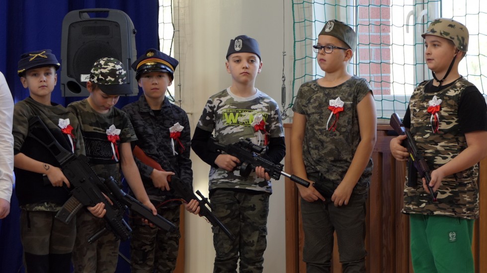 Rozkwitały pąki białych róż... - recital patriotyczny w SP w Nowej Wsi Malborskiej.