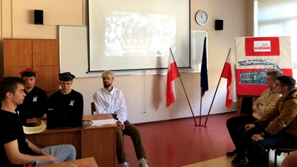 Nowy Dwór Gdański. Święto Niepodległości w Zespole Szkół.