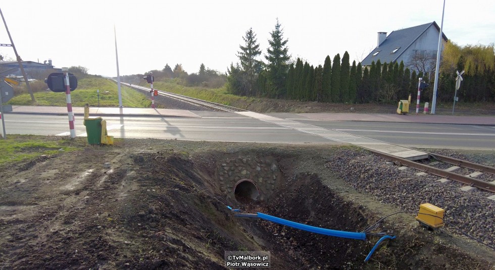 Bareja by się uśmiał. Kiedy w końcu uruchomiona zostanie sygnalizacja świetlna i szlabany na przejeździe kolejowo-drogowym w Malborku?