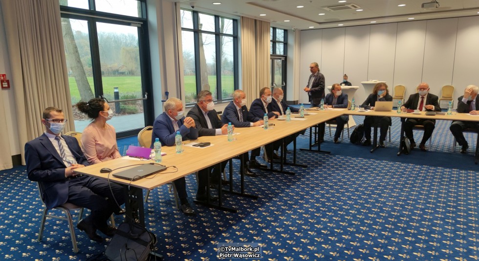 Gwałtowny wzrost zachorowań na COVID – 19 w woj. pomorskim. Konwent Powiatów w Malborku - 17.11.2021