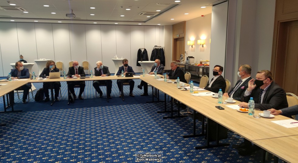 Gwałtowny wzrost zachorowań na COVID – 19 w woj. pomorskim. Konwent Powiatów w Malborku - 17.11.2021