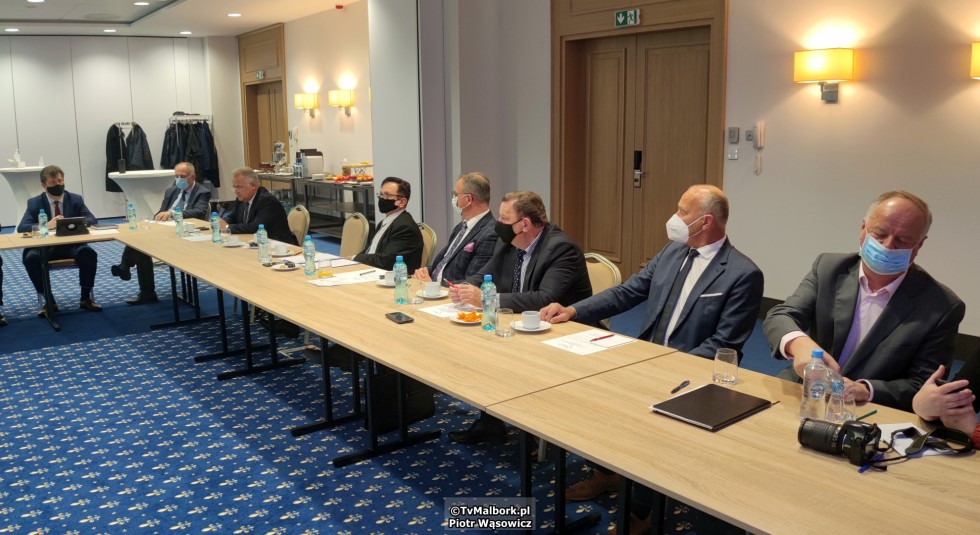 Gwałtowny wzrost zachorowań na COVID – 19 w woj. pomorskim. Konwent Powiatów w Malborku - 17.11.2021