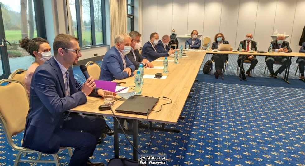 Gwałtowny wzrost zachorowań na COVID – 19 w woj. pomorskim. Konwent Powiatów w Malborku - 17.11.2021