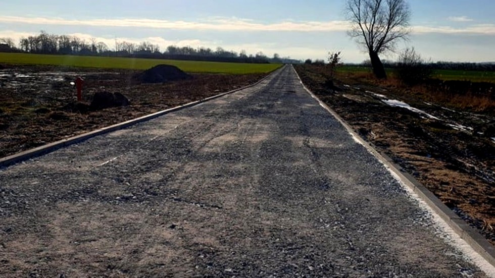 Gmina Miłoradz. W Kończewicach, Bystrzu i Starej Wiśle powstaje chodnik i ścieżka rowerowa.