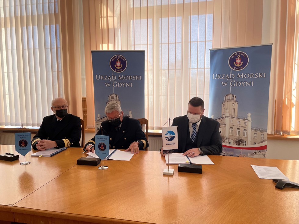 Urząd Morski w Gdyni podpisał umowę na dostawę pogłębiarki do obsługi drogi wodnej łączącej Zalew Wiślany z Zatoką Gdańską