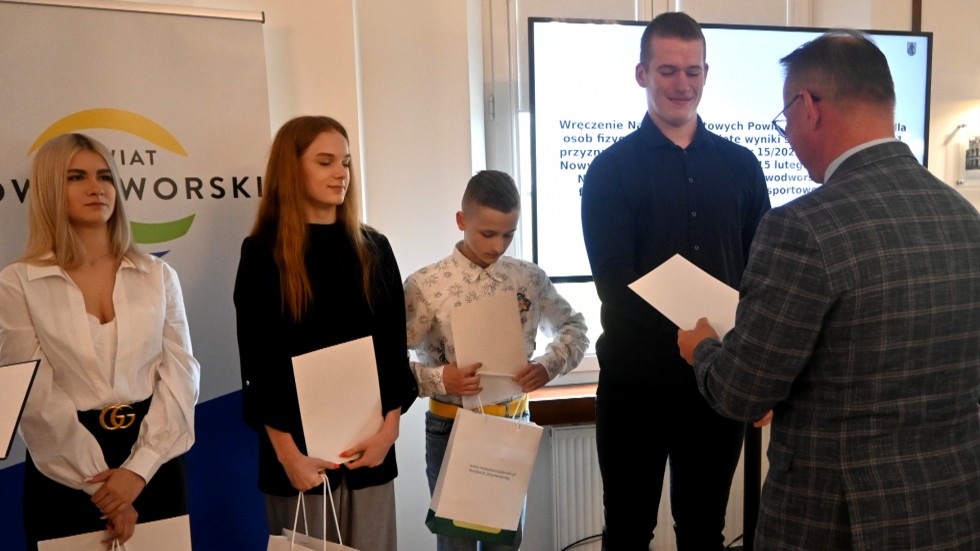 Nowy Dwór Gdański. Najlepsi sportowcy 2021 nagrodzeni.