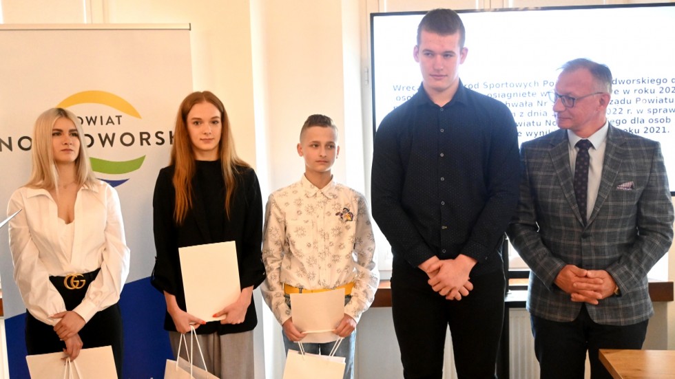 Nowy Dwór Gdański. Najlepsi sportowcy 2021 nagrodzeni.