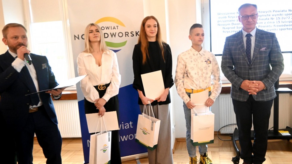 Nowy Dwór Gdański. Najlepsi sportowcy 2021 nagrodzeni.