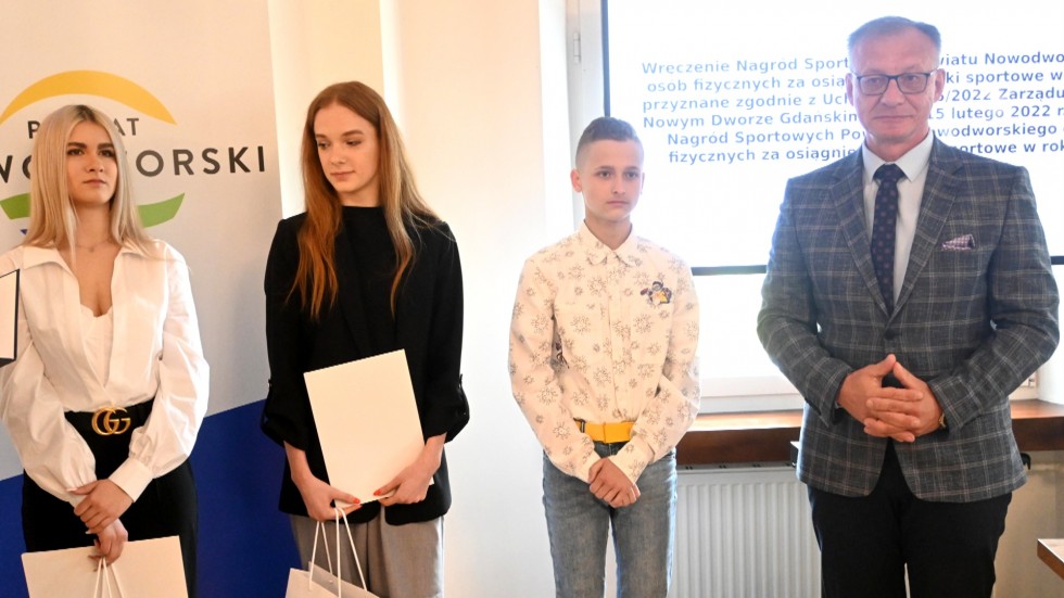 Nowy Dwór Gdański. Najlepsi sportowcy 2021 nagrodzeni.