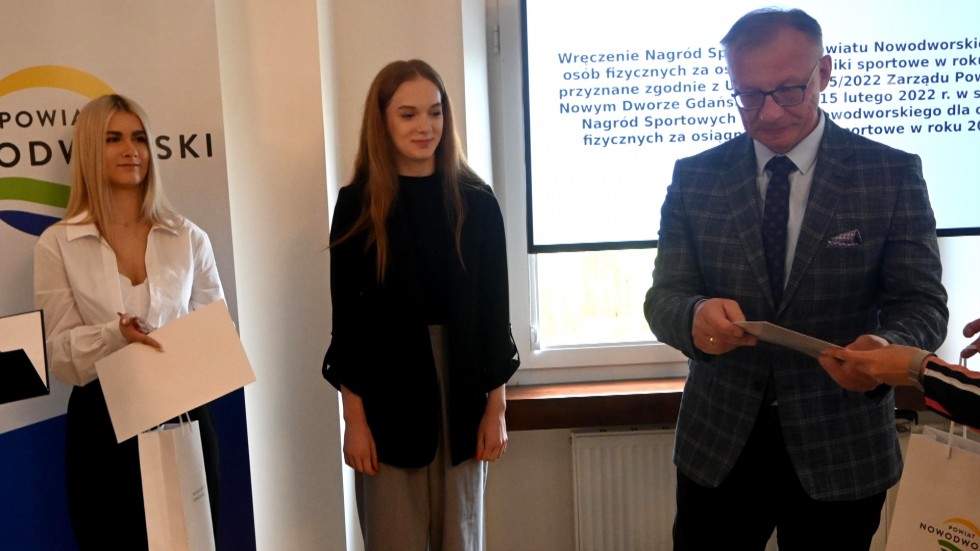 Nowy Dwór Gdański. Najlepsi sportowcy 2021 nagrodzeni.