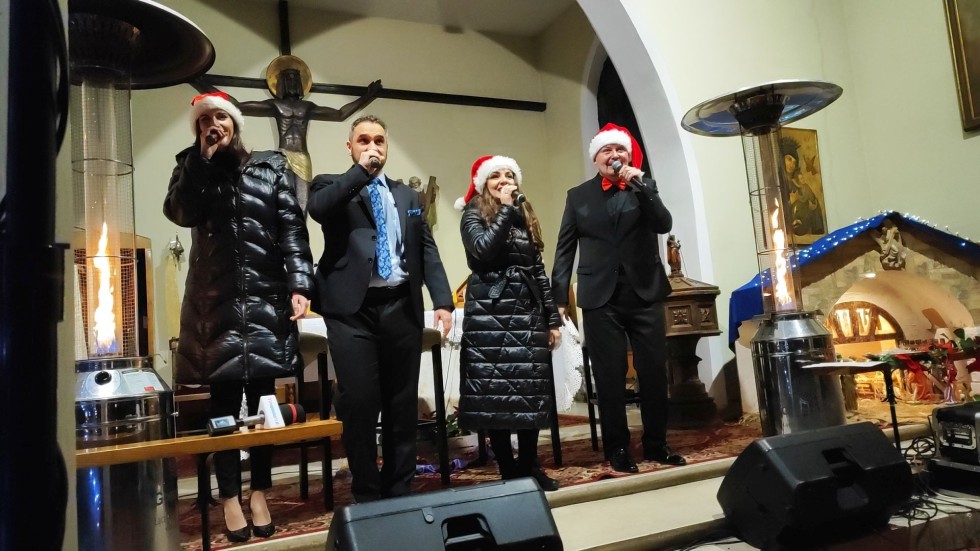 Magia świąt i koncert kolęd zespołu Riwiera w kościele w Lasowicach Wielkich. Wideo i zdjęcia