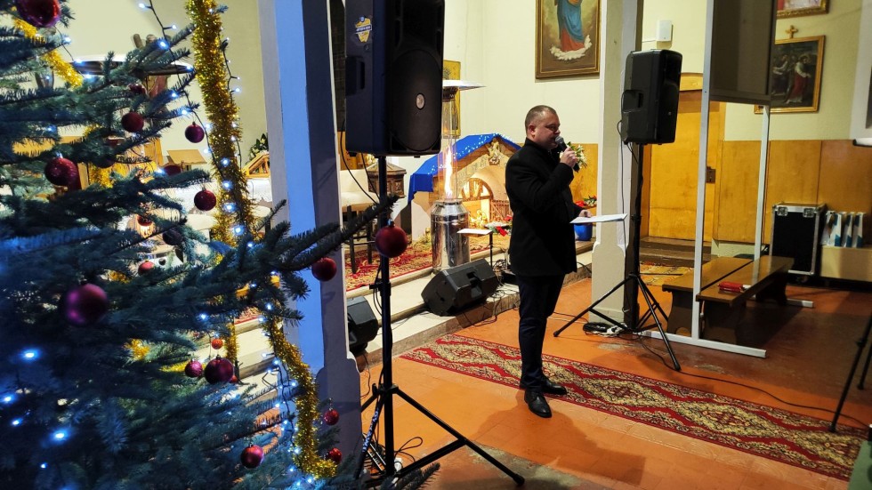 Magia świąt i koncert kolęd zespołu Riwiera w kościele w Lasowicach Wielkich. Wideo i zdjęcia
