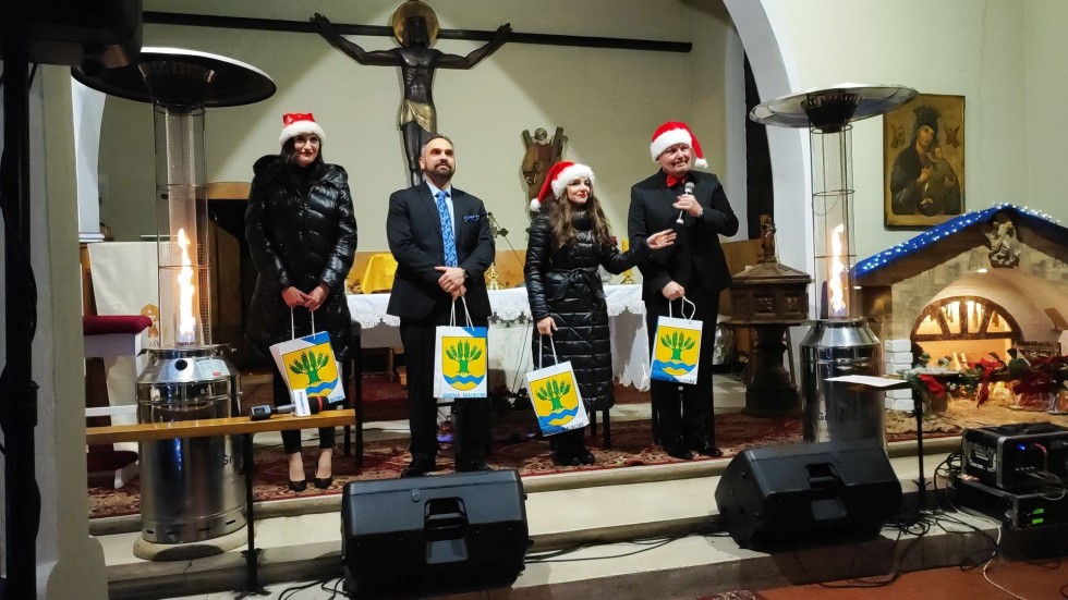 Magia świąt i koncert kolęd zespołu Riwiera w kościele w Lasowicach Wielkich. Wideo i zdjęcia