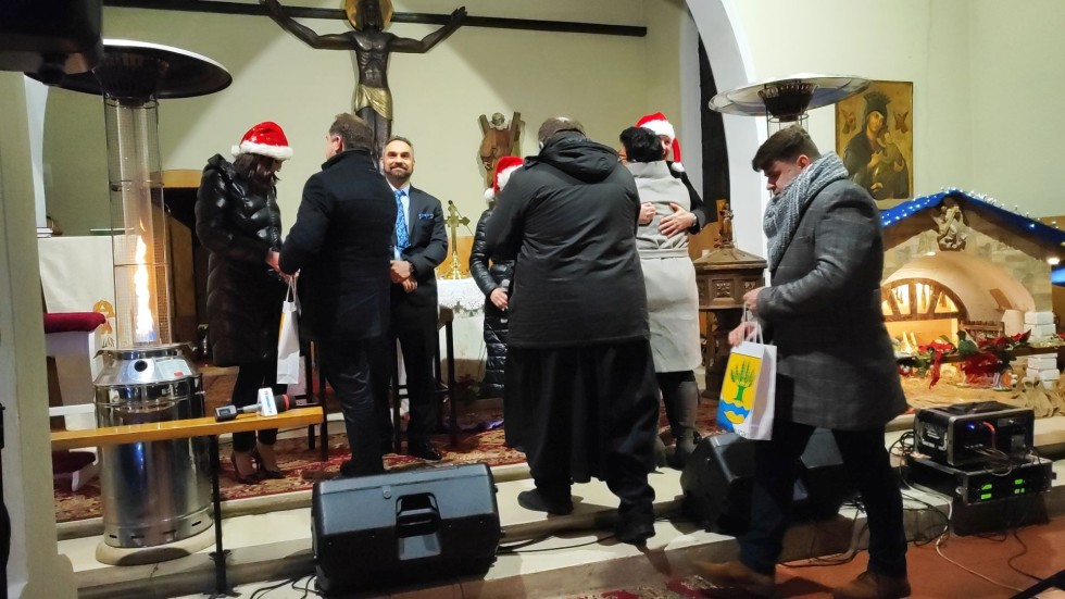 Magia świąt i koncert kolęd zespołu Riwiera w kościele w Lasowicach Wielkich. Wideo i zdjęcia
