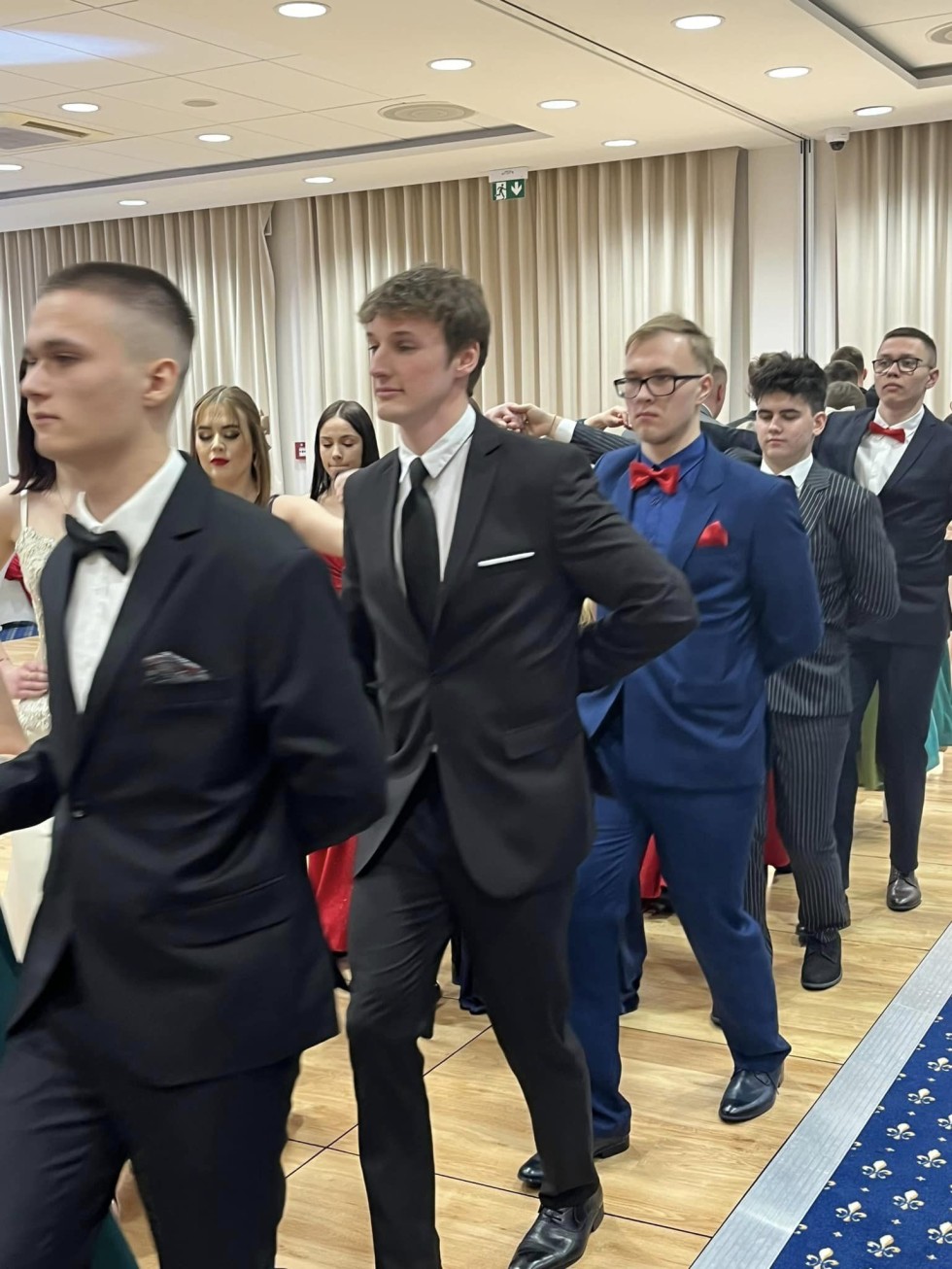 Bal studniówkowy ZST w Malborku. Wideo i zdjęcia