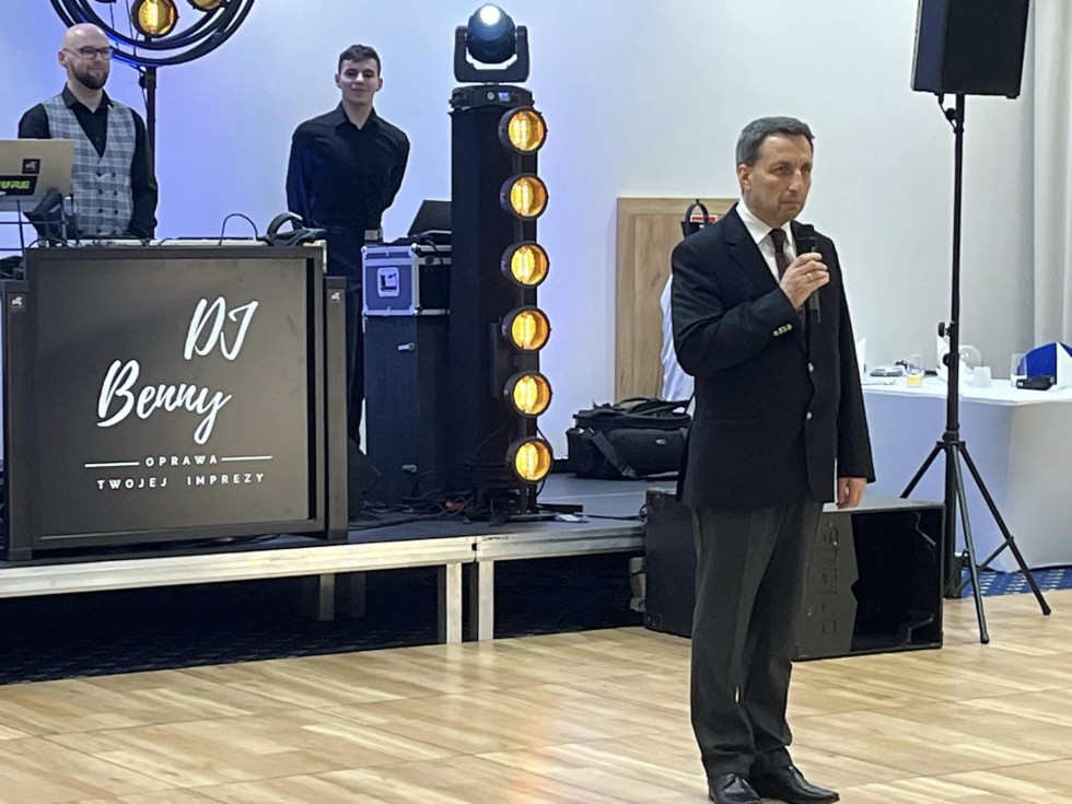 Bal studniówkowy ZST w Malborku. Wideo i zdjęcia