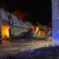 Pożar hali sortowni odpadów w Elblągu. Nie udało się jej uratować