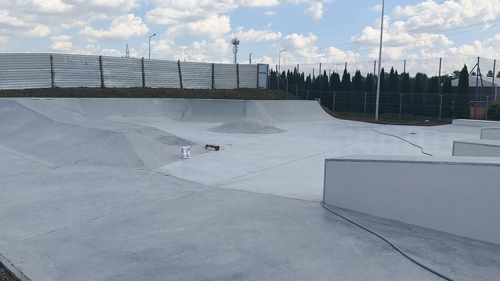 Nowoczesny kompleks sportowo-rekreacyjny w Malborku jest już prawie gotowy. Powstał skatepark i pumptrack. Wideo i zdjęcia