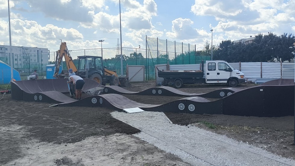 Nowoczesny kompleks sportowo-rekreacyjny w Malborku jest już prawie gotowy. Powstał skatepark i pumptrack. Wideo i zdjęcia