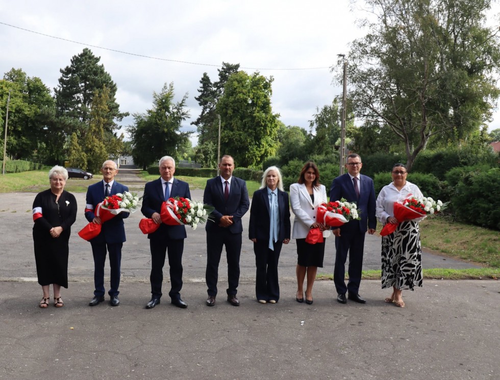 Nowy Staw oddał hołd ofiarom II wojny światowej. Uczczono pamięć poległych