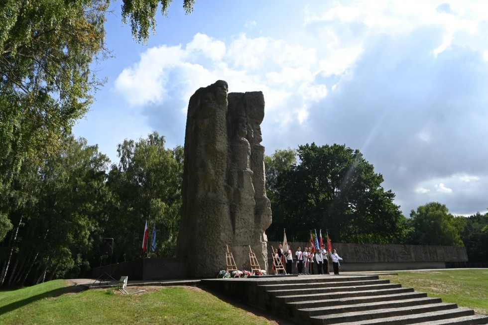 87. lat od pierwszego transportu do Stutthofu. W Sztutowie oddano hołd ofiarom niemieckiego nazistowskiego obozu