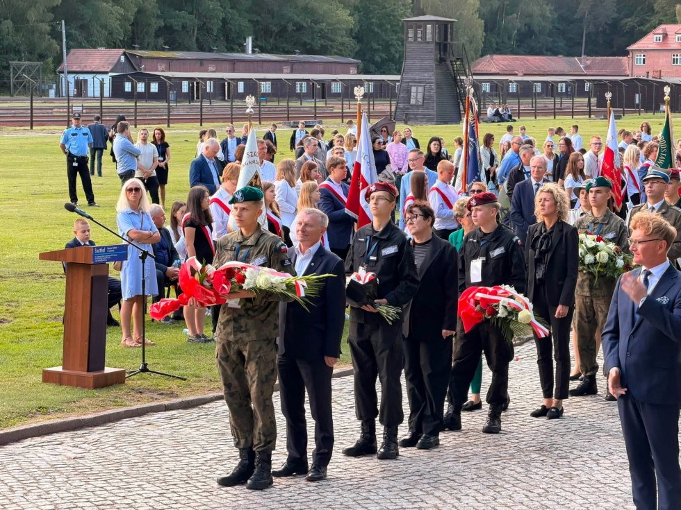 87. lat od pierwszego transportu do Stutthofu. W Sztutowie oddano hołd ofiarom niemieckiego nazistowskiego obozu