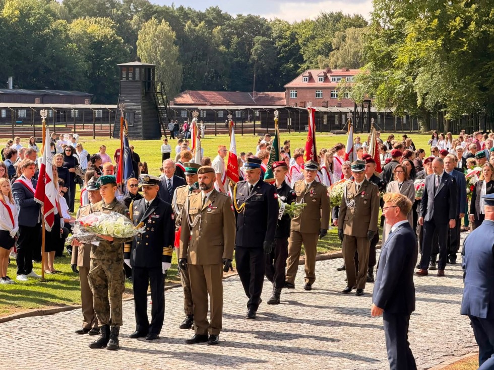 87. lat od pierwszego transportu do Stutthofu. W Sztutowie oddano hołd ofiarom niemieckiego nazistowskiego obozu