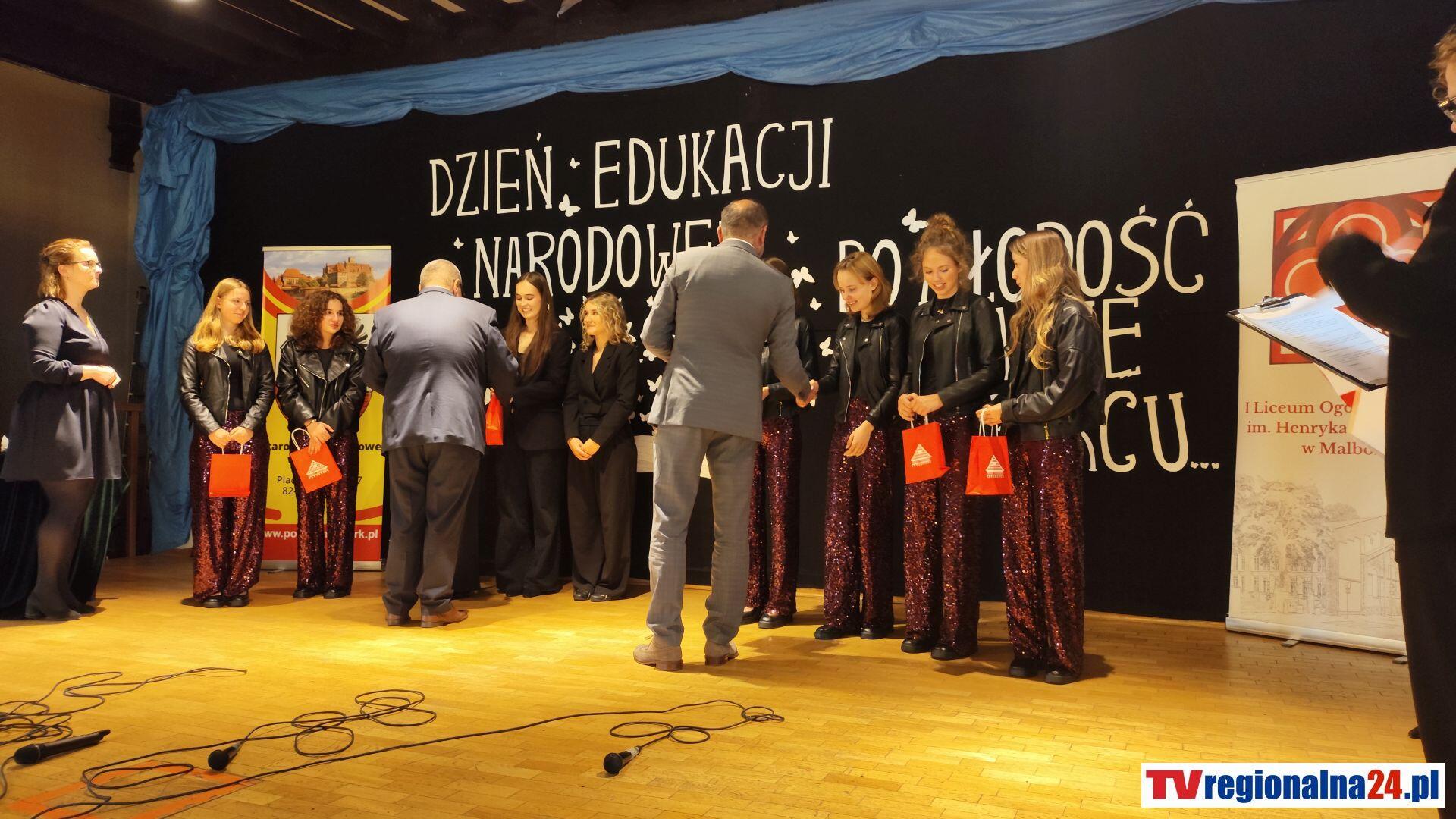 Powiatowe obchody Dnia Edukacji Narodowej. Nauczyciele odebrali Nagrody Starosty