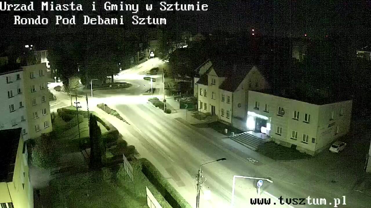 Podgląd: Rondo Pod Dębami - Widok z Urzędu Miasta i Gminy w Sztumie. Live Ulica Adama Mickiewicza, Mikołaja Reja i Henryka Sienkiewicza DK 55